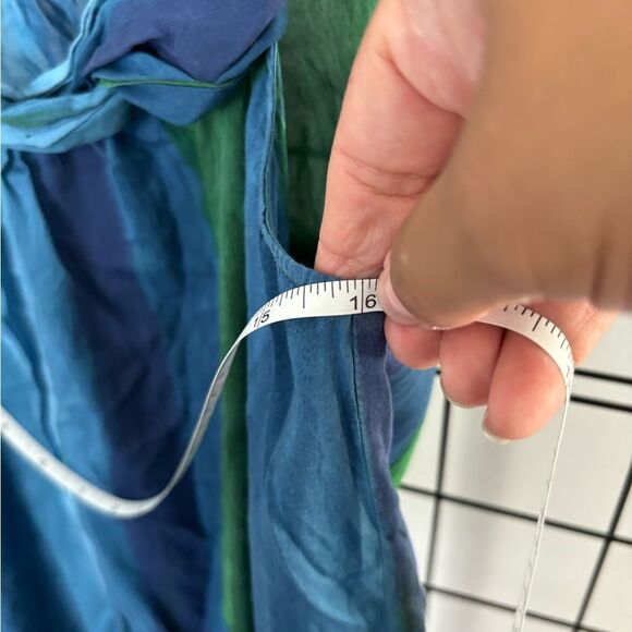 LOFT Blue and Green Sleeveless Petite Blouse EUC - Picture 6 of 9